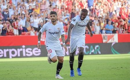 Banega celebra el 1-0 logrado por el argentino de falta directa Banega celebra el 1-0 logrado por el argentino de falta directa