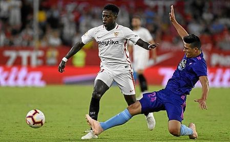 A Promes, explosivo, veloz y con disparo, le cuesta más jugar por dentro. A Promes, explosivo, veloz y con disparo, le cuesta más jugar por dentro.