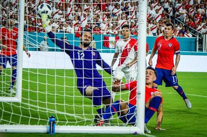 0-3. Perú golea con autoridad y buen fútbol en el "clásico del Pacífico" 0-3. Perú golea con autoridad y buen fútbol en el "clásico del Pacífico"