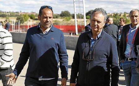 Caparrós, junto a Salva Ballesta, este lunes en Las Rozas. Caparrós, junto a Salva Ballesta, este lunes en Las Rozas.