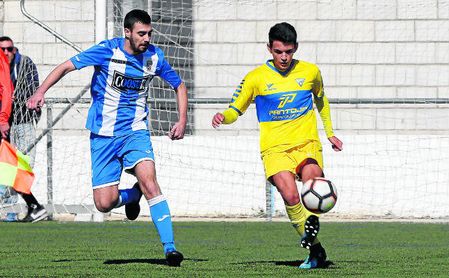 El duelo de ´gallitos´ entre Bellavista y Tomares lanza a los aljarafeños en la tabla. El duelo de ´gallitos´ entre Bellavista y Tomares lanza a los aljarafeños en la tabla.