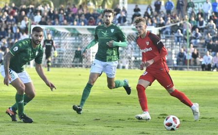 Javi Vázquez fue, probablemente, el jugador más destacado del Sevilla FC. Javi Vázquez fue, probablemente, el jugador más destacado del Sevilla FC.