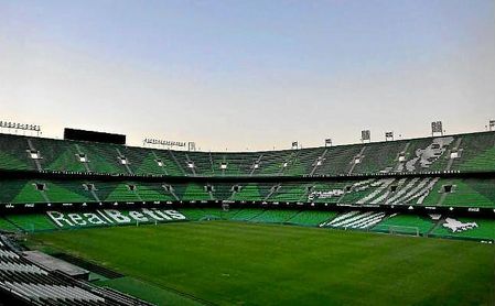 El Betis medita instalar pantallas en los baños del estadio El Betis medita instalar pantallas en los baños del estadio