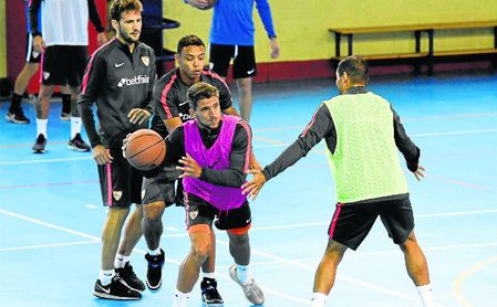 El portugués Daniel Carriço se atreve con todo este año, hasta con el baloncesto. El portugués Daniel Carriço se atreve con todo este año, hasta con el baloncesto.