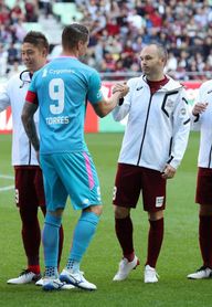 Sin goles en el primer duelo en la liga japonesa entre Iniesta y Torres Sin goles en el primer duelo en la liga japonesa entre Iniesta y Torres
