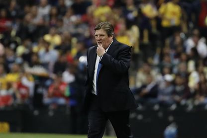 El mal estado de la cancha del Azteca obliga al América a cambiar de estadio El mal estado de la cancha del Azteca obliga al América a cambiar de estadio