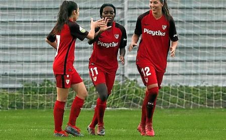 Olga Carmona, Toni Payne y Jeni Morilla celebran un gol. Olga Carmona, Toni Payne y Jeni Morilla celebran un gol.