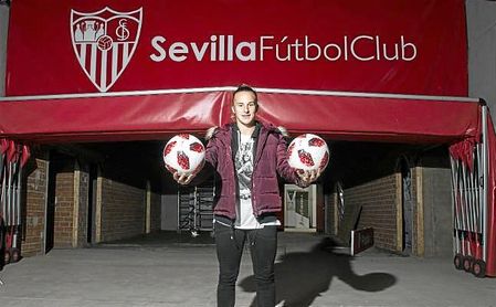 Raquel Pinel, jugadora del Sevilla FC Femenino, durante la entrevista a ESTADIO. Raquel Pinel, jugadora del Sevilla FC Femenino, durante la entrevista a ESTADIO.