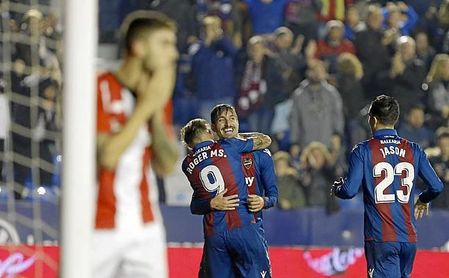 Campaña abrió ante el Athletic su cuenta anotadora de esta temporada. Campaña abrió ante el Athletic su cuenta anotadora de esta temporada.