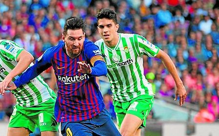 Bartra, en el Camp Nou y tras Leo Messi. Bartra, en el Camp Nou y tras Leo Messi.