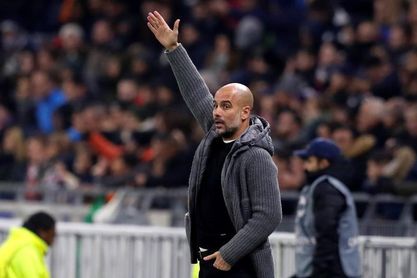 Guardiola confirma que visitarán al Chelsea sin Agüero y De Bruyne. Guardiola confirma que visitarán al Chelsea sin Agüero y De Bruyne.