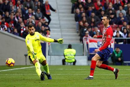 Kalinic, tarjeta y gol Kalinic, tarjeta y gol