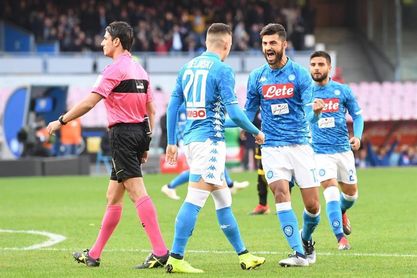 El Nápoles golea al Frosinone, sigue estela del Juventus y se aleja del Inter El Nápoles golea al Frosinone, sigue estela del Juventus y se aleja del Inter