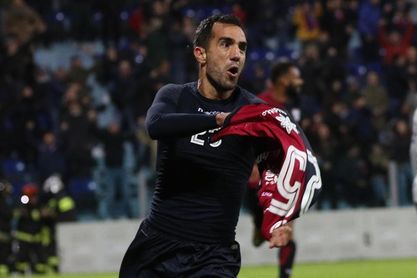 El Roma desaprovecha un 2-0 en Cagliari y empata 2-2 en un 11 hombres contra 9 El Roma desaprovecha un 2-0 en Cagliari y empata 2-2 en un 11 hombres contra 9