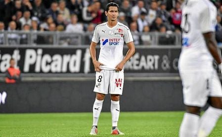 Ganso, durante un partido con el Amiens. Ganso, durante un partido con el Amiens.