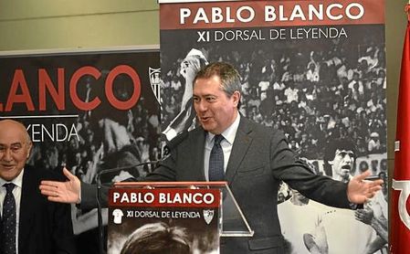 Juan Espadas, alcalde de Sevilla, en el acto del XI Dorsal de Leyenda a Pablo Blanco. Juan Espadas, alcalde de Sevilla, en el acto del XI Dorsal de Leyenda a Pablo Blanco.