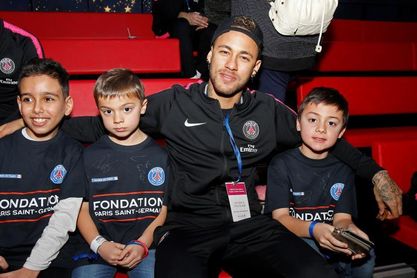 Neymar ya está en Brasil para pasar las navidades con permiso del club Neymar ya está en Brasil para pasar las navidades con permiso del club