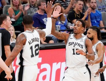 154-147. Aldridge anota 56 puntos ante Thunder, mejor marca, y los Spurs son nuevos líderes 154-147. Aldridge anota 56 puntos ante Thunder, mejor marca, y los Spurs son nuevos líderes