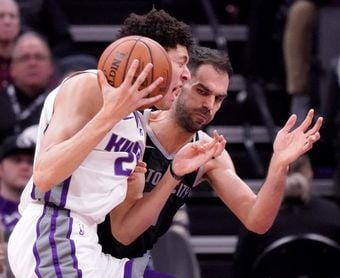 Pau Gasol recupera la titularidad con los Spurs Pau Gasol recupera la titularidad con los Spurs