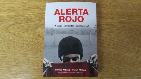 Un libro revela el infierno que viven los jóvenes futbolistas en Argentina Un libro revela el infierno que viven los jóvenes futbolistas en Argentina