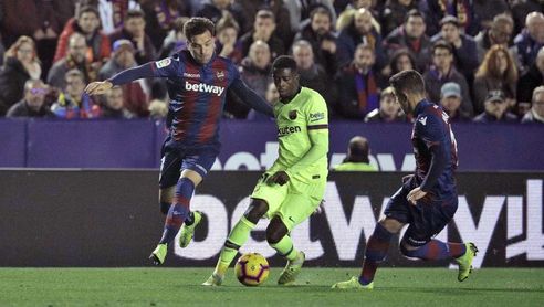 Bardhi, Morales y Moses ensayan los penaltis tras el entrenamiento Bardhi, Morales y Moses ensayan los penaltis tras el entrenamiento