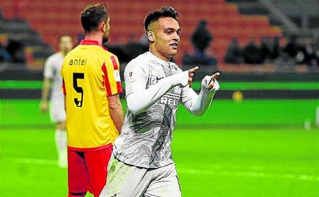 Lautaro Martínez (21) celebra su reciente doblete al Benevento en la Copa de Italia. Lautaro Martínez (21) celebra su reciente doblete al Benevento en la Copa de Italia.