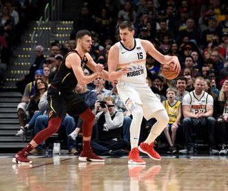 124-102. Jokic aportó un triple-doble en la victoria de los Nuggets ante Cavaliers 124-102. Jokic aportó un triple-doble en la victoria de los Nuggets ante Cavaliers