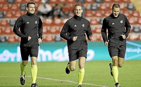 Javier Alberola Rojas dirigirá un encuentro del Sevilla por primera vez en la temporada. Javier Alberola Rojas dirigirá un encuentro del Sevilla por primera vez en la temporada.