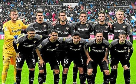 Los once titulares del Sevilla en el Santiago Bernabéu están entre los 12 más utilizados por Machín -sólo faltaba el décimo, Roque Mesa-. Los once titulares del Sevilla en el Santiago Bernabéu están entre los 12 más utilizados por Machín -sólo faltaba el décimo, Roque Mesa-.