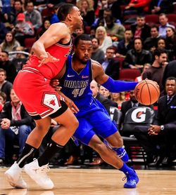 106-98. Barnes lidera, Smith Jr. regresa de titular y ganan los Mavericks 106-98. Barnes lidera, Smith Jr. regresa de titular y ganan los Mavericks