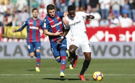 Promes en el partido contra el Levante Promes en el partido contra el Levante