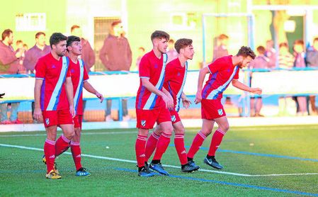 José María Arias (centro) celebra un gol con sus compañeros en su visita al San Sebastián de la UP Viso José María Arias (centro) celebra un gol con sus compañeros en su visita al San Sebastián de la UP Viso