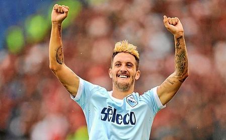El médico de la Lazio duda con Luis Alberto. El médico de la Lazio duda con Luis Alberto.