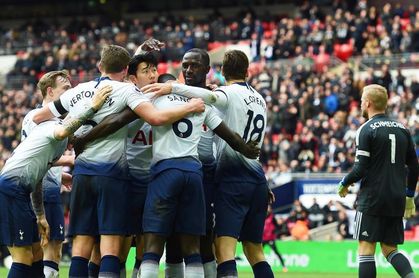 El primer gol de Davinson Sánchez encarrila un nuevo triunfo del Tottenham El primer gol de Davinson Sánchez encarrila un nuevo triunfo del Tottenham