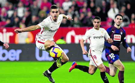 André Silva pudo marcar el tercero y elevar la puntuación sevillista, pero no controló bien. André Silva pudo marcar el tercero y elevar la puntuación sevillista, pero no controló bien.