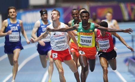 El etíope Tefera bate el récord mundial de 1.500 en sala con 3:31.04 El etíope Tefera bate el récord mundial de 1.500 en sala con 3:31.04