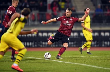 El Dortmund no pasa de un empate ante el colista y mantiene su racha negativa El Dortmund no pasa de un empate ante el colista y mantiene su racha negativa