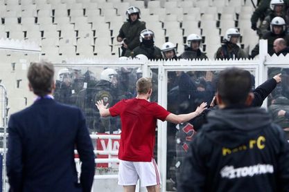 El AEK Atenas sancionado con dos partidos a puerta cerrada y 80.000 euros El AEK Atenas sancionado con dos partidos a puerta cerrada y 80.000 euros