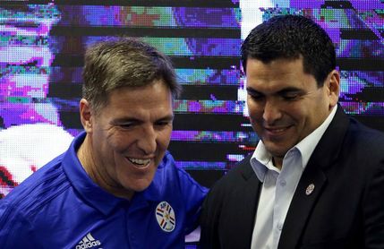 Berizzo aterriza en Paraguay con el "compromiso total" de llegar al Mundial Berizzo aterriza en Paraguay con el "compromiso total" de llegar al Mundial