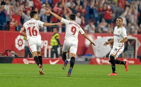 Ben Yedder celebra su tercer gol ante la Real Sociedad. Ben Yedder celebra su tercer gol ante la Real Sociedad.
