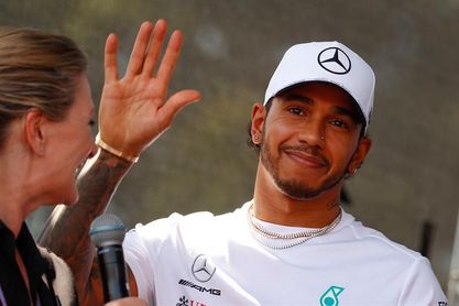 Hamilton logra la ´pole´ y saldrá primero en Australia Hamilton logra la ´pole´ y saldrá primero en Australia