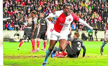 El Slavia le endosó al Sevilla cuatro tantos en partido europeo, lo que no le sucedía desde 1983. El Slavia le endosó al Sevilla cuatro tantos en partido europeo, lo que no le sucedía desde 1983.