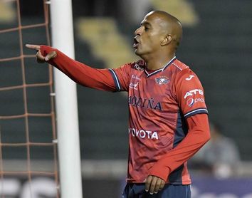 Wilstermann pide sanciones por insultos racistas contra el brasileño Serginho Wilstermann pide sanciones por insultos racistas contra el brasileño Serginho