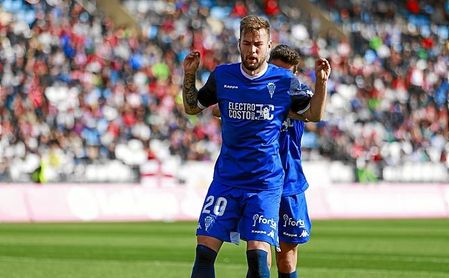 Carrillo fichó en enero por el Córdoba, procedente del Cádiz. Carrillo fichó en enero por el Córdoba, procedente del Cádiz.