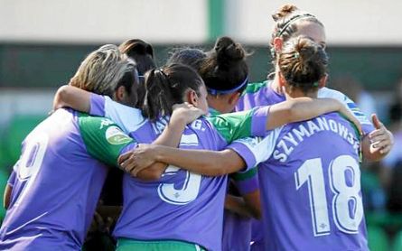Las jugadoras del Betis Féminas celebrando la victoria ante el Fundación Albacete. Las jugadoras del Betis Féminas celebrando la victoria ante el Fundación Albacete.