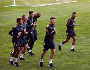 Brasil entre bastidores: entrenamiento invisible o canciones de los novatos Brasil entre bastidores: entrenamiento invisible o canciones de los novatos