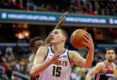 93-111. Jokic dirige a los Nuggets que estrenan liderato 93-111. Jokic dirige a los Nuggets que estrenan liderato