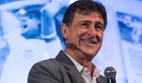 Afición, dirigentes y compañeros homenajean a Kempes en su vuelta al Rico Pérez Afición, dirigentes y compañeros homenajean a Kempes en su vuelta al Rico Pérez