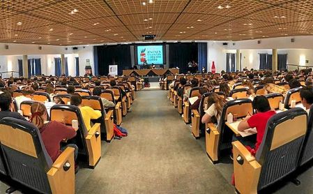 La Fundación Coca-Cola reúne a 2.296 jóvenes andaluces en su concurso de relato corto La Fundación Coca-Cola reúne a 2.296 jóvenes andaluces en su concurso de relato corto