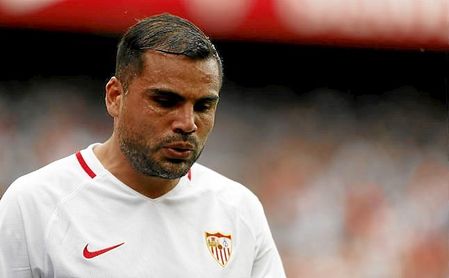 Mercado tuvo que ser sustituido por un fuerte golpe en la rodilla. Mercado tuvo que ser sustituido por un fuerte golpe en la rodilla.